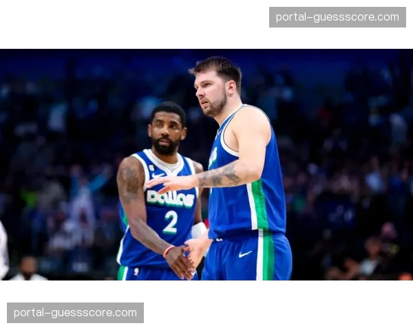 “迪洛伦佐因膝伤将缺席两轮，那不勒斯右路攻防面临调整”