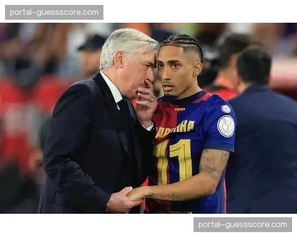 终场哨响，西蒙尼与安切洛蒂长时间拥抱，两位名帅互相致意